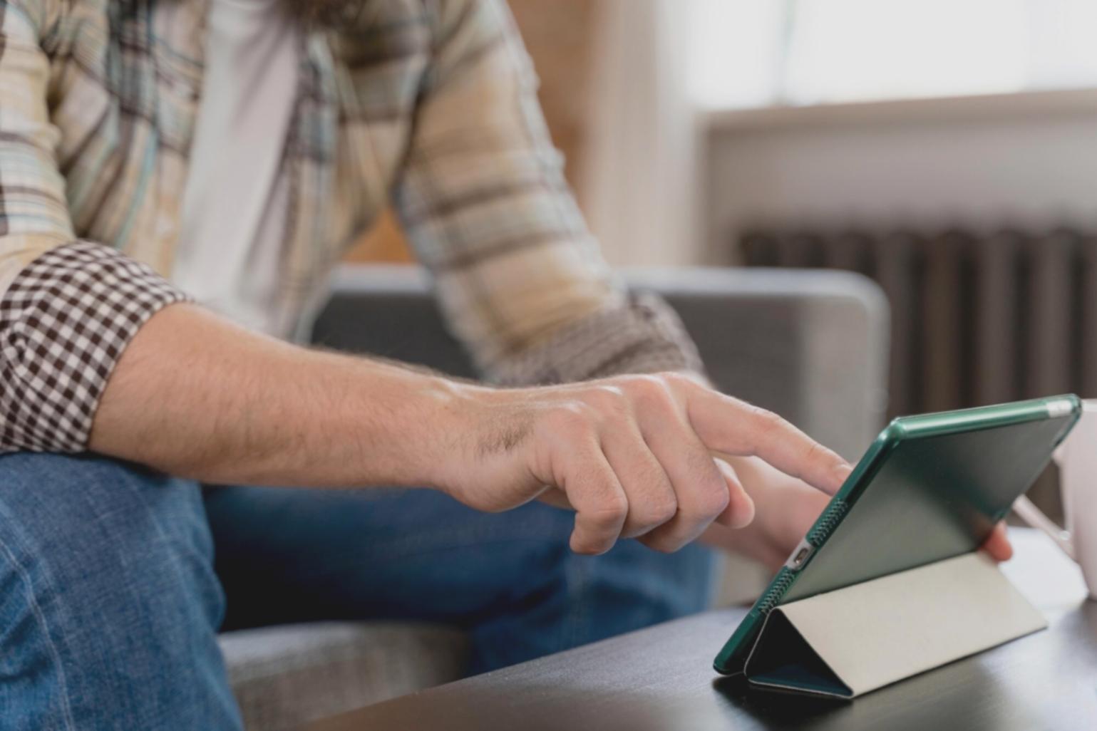 Sessione di coaching remoto in un ambiente di lavoro tranquillo